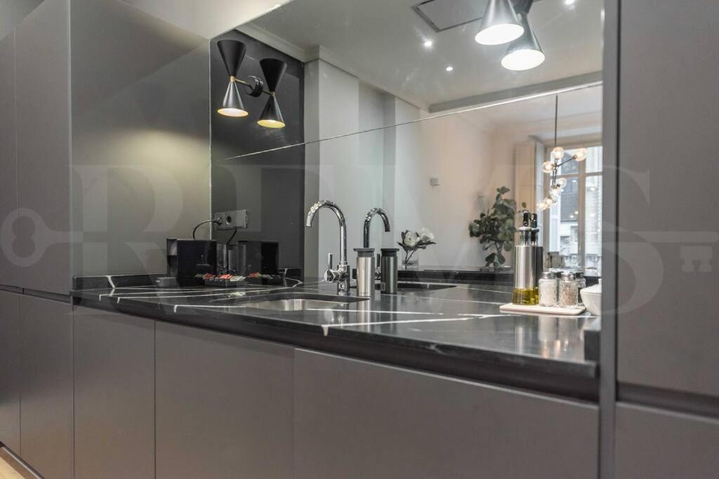 Contemporary Loft In The Historic City Center By Rems Malaga Bagian luar foto