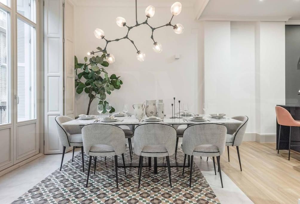 Contemporary Loft In The Historic City Center By Rems Malaga Bagian luar foto