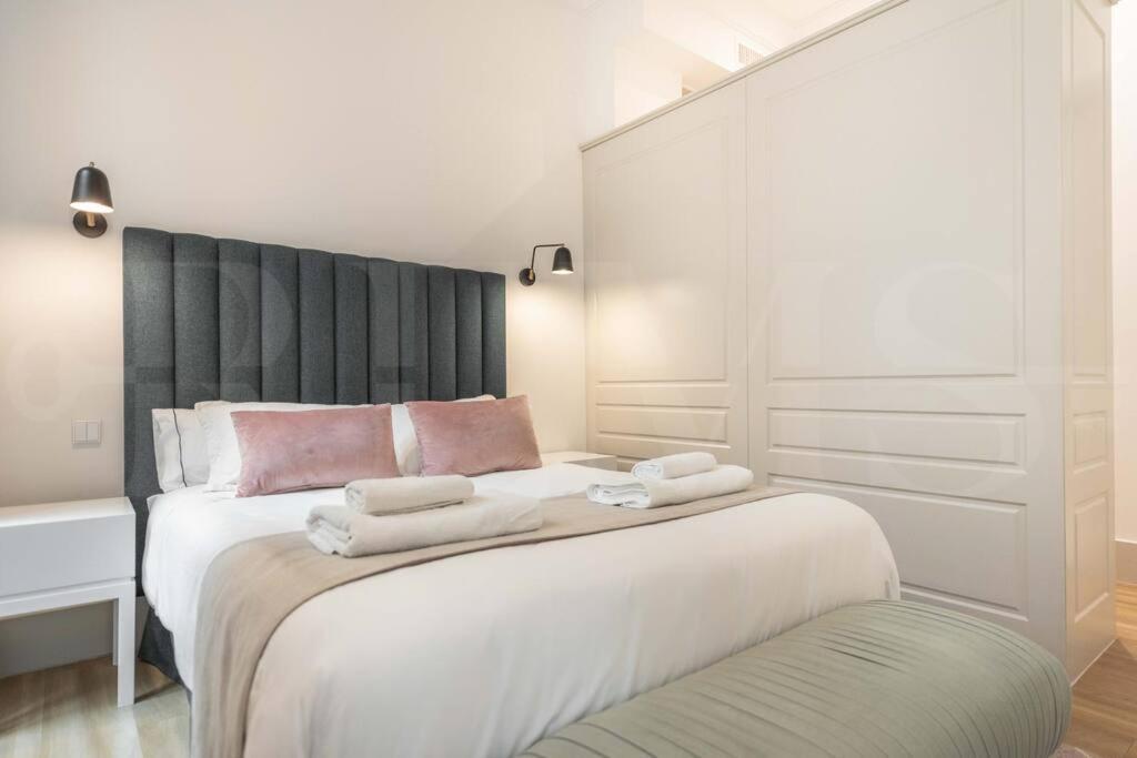 Contemporary Loft In The Historic City Center By Rems Malaga Bagian luar foto