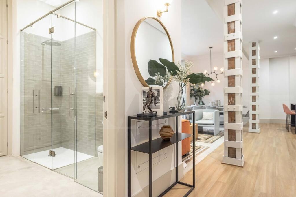 Contemporary Loft In The Historic City Center By Rems Malaga Bagian luar foto