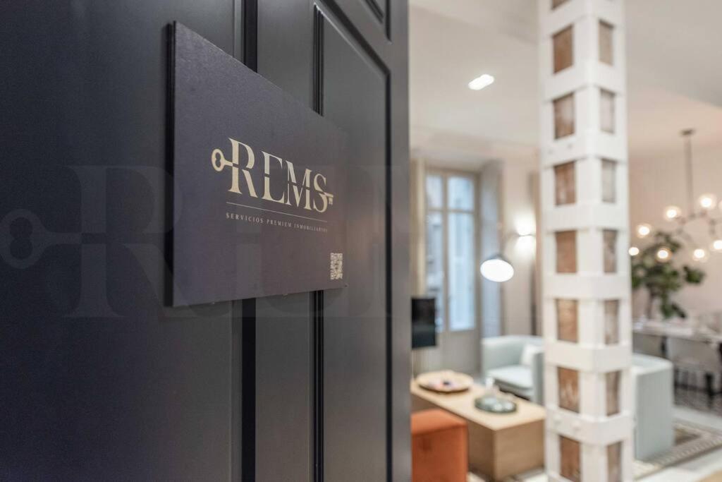 Contemporary Loft In The Historic City Center By Rems Malaga Bagian luar foto